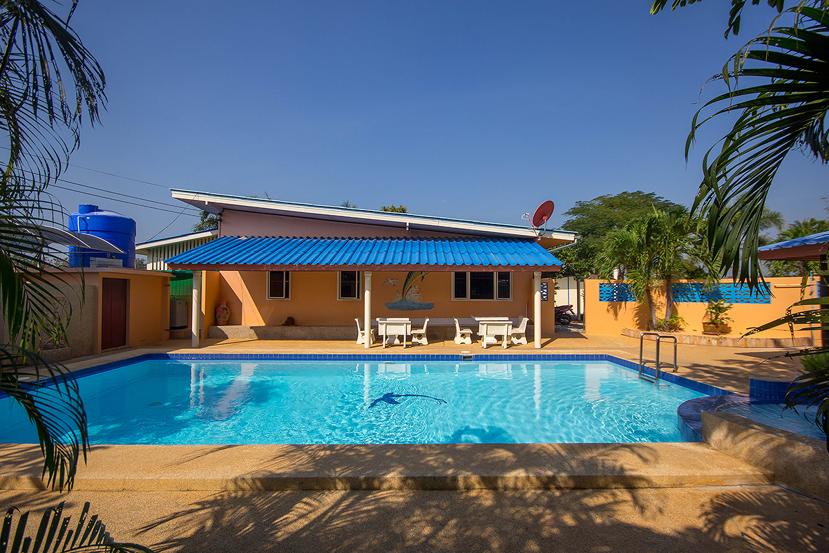 Beautiful Pool Villa for Sale at Pranburi