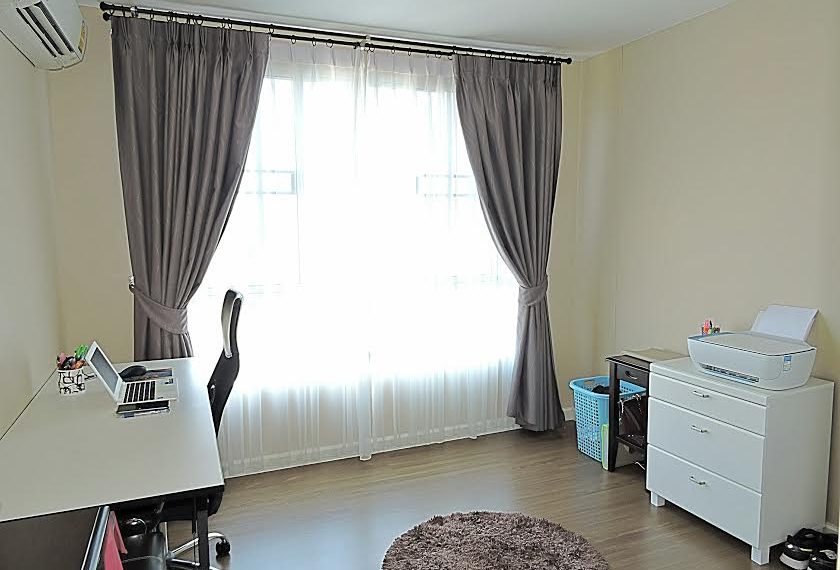 Guest bedroom