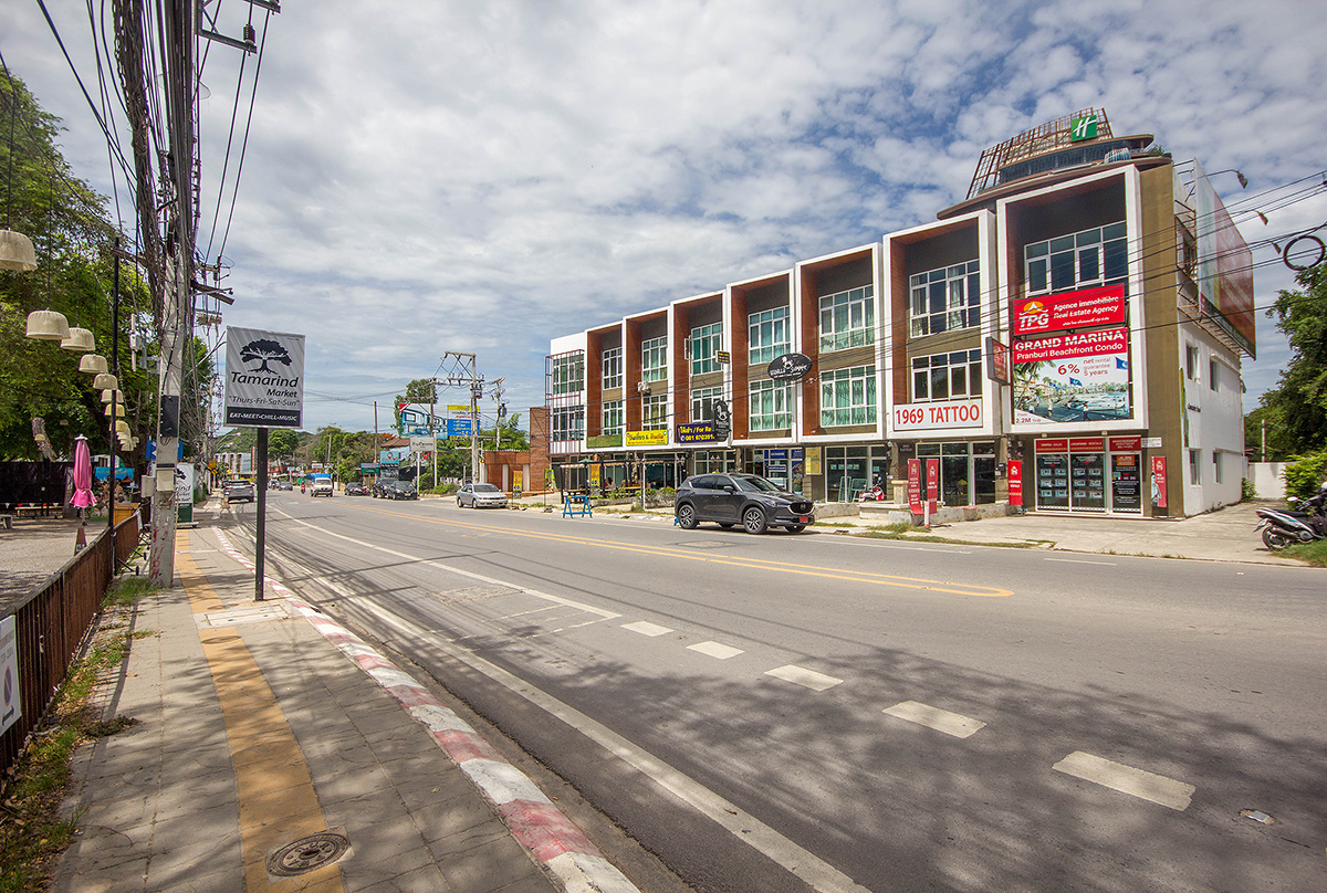 A Commercial Unit on Main road for Sale