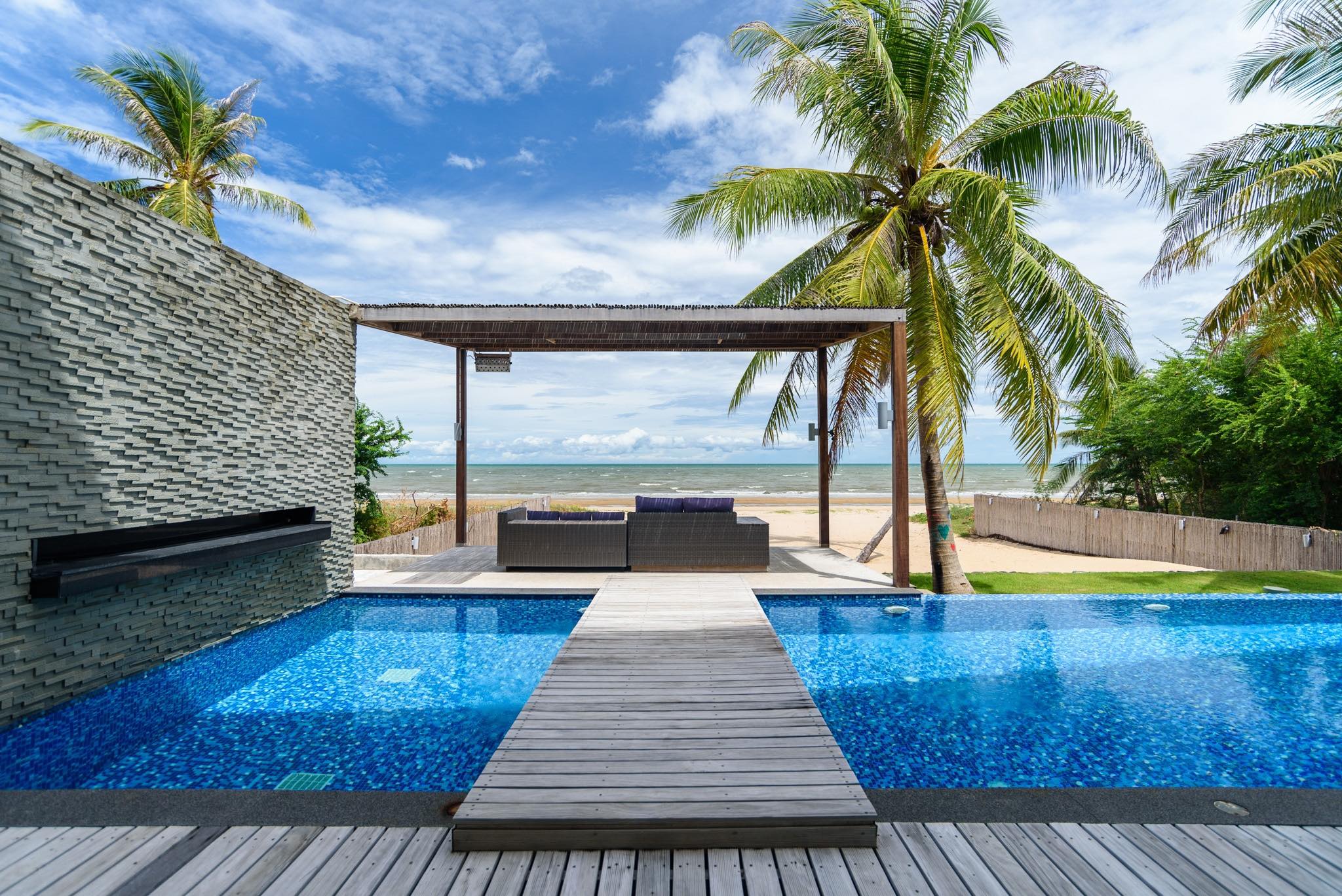 Beachfront Modern Pool Villa @Kuiburi for sale Price 42.9 Million Baht