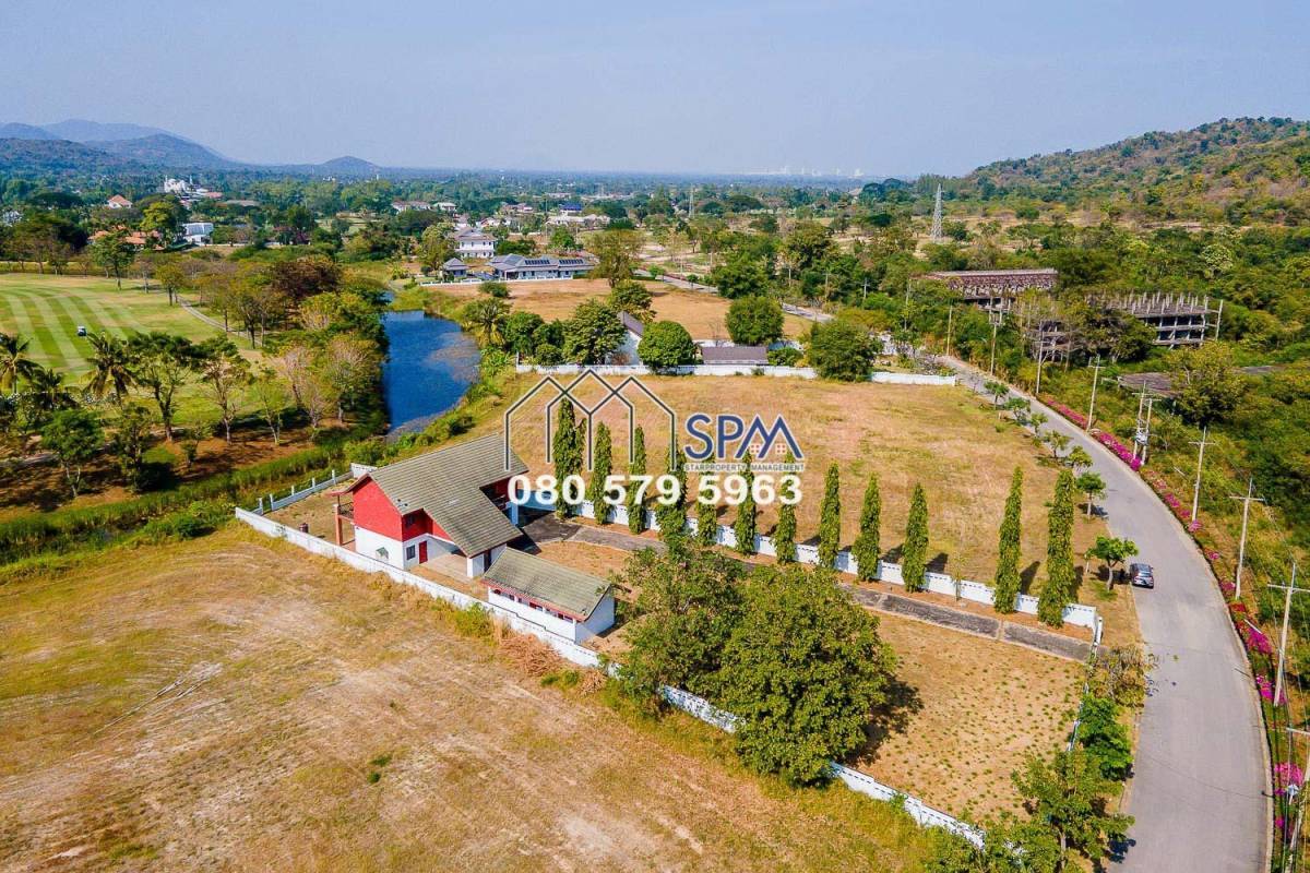 Villa at Palm Hills Golf Course on a large land plot 2000 sq.m. for sale, Price 10.8 Million Baht